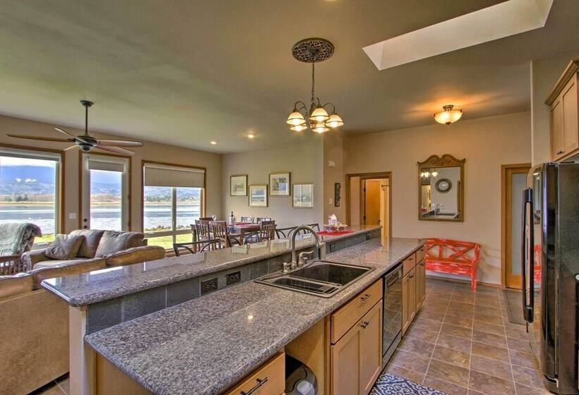 Bayside Home   6 Miles To Olympic National Forest!