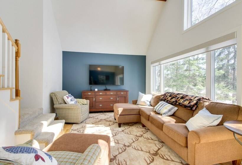 Breezy Point Cabin: Deck W/ Golf Course Views!