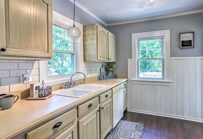 Bright Parma Home W/ Outdoor Space < 10 Mi To Dtwn