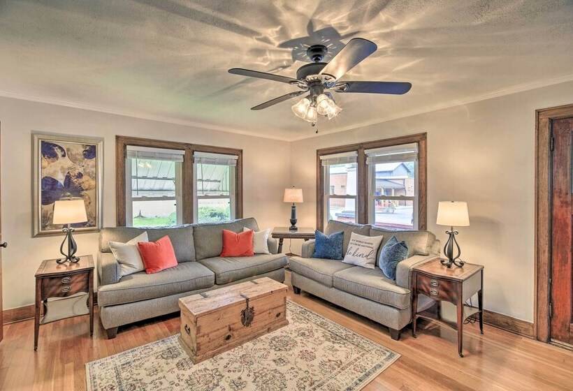 Trout House  In Dtwn Damascus: Near Creeper Trail