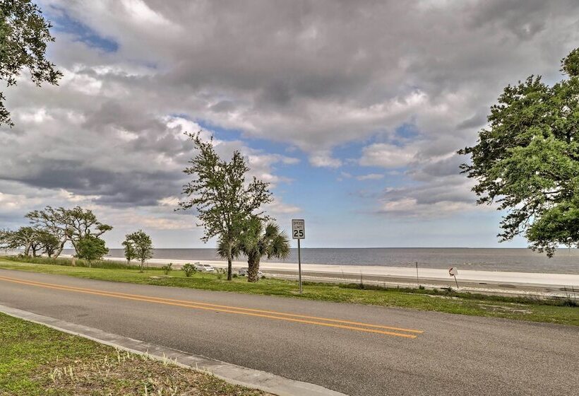 Charming Family Cottage Near Pass Christian Beach!