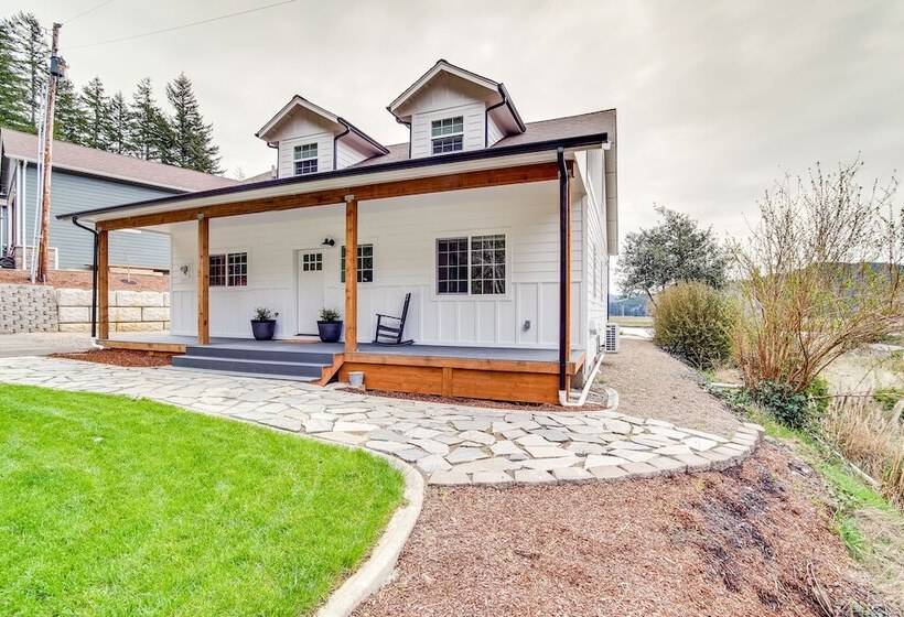Charming Florence Home W/ Fire Pit & River Views!