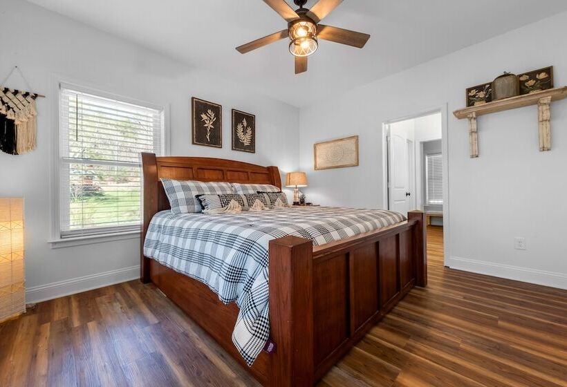 Charming Murphy House With Deck & River Views!