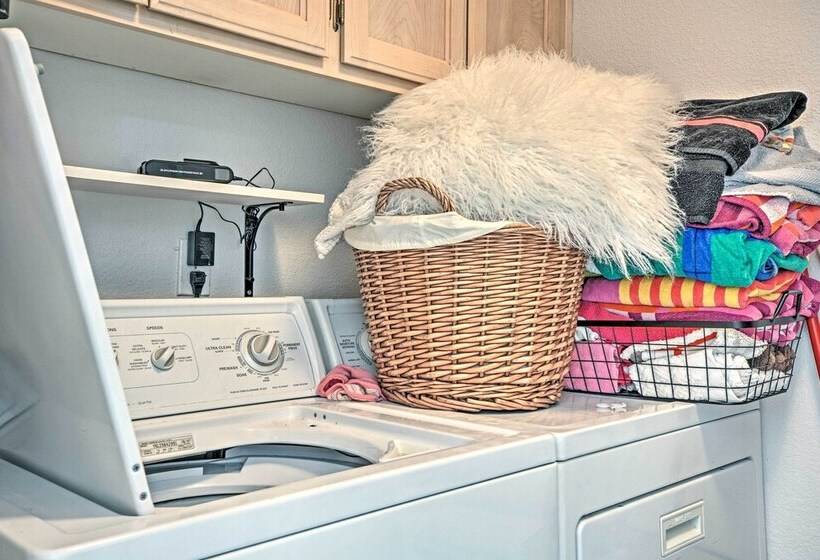 Chic Grants Pass Home   1 Mi To Drinks & Dining!
