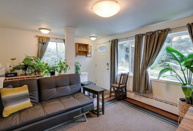 Cozy Anchorage Retreat < 4 Mi To Downtown!