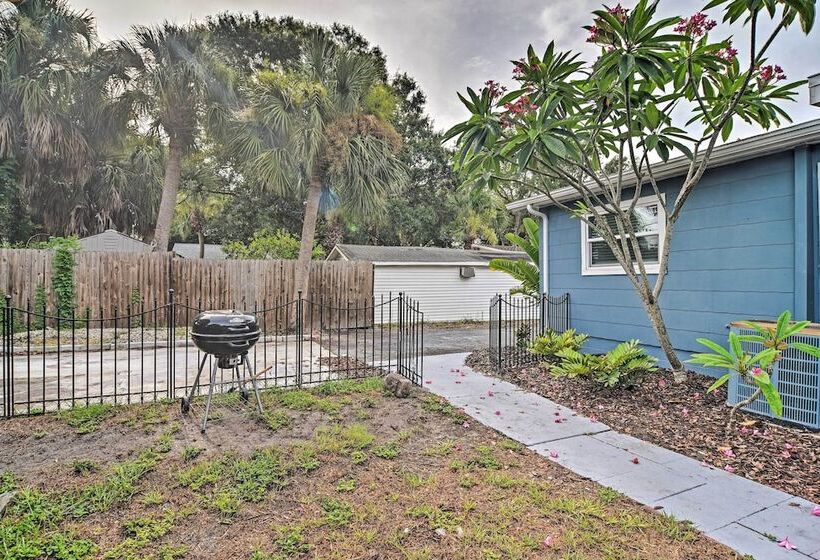 Cozy Jungle Escape < 1 Mi To Gulfport Beach!