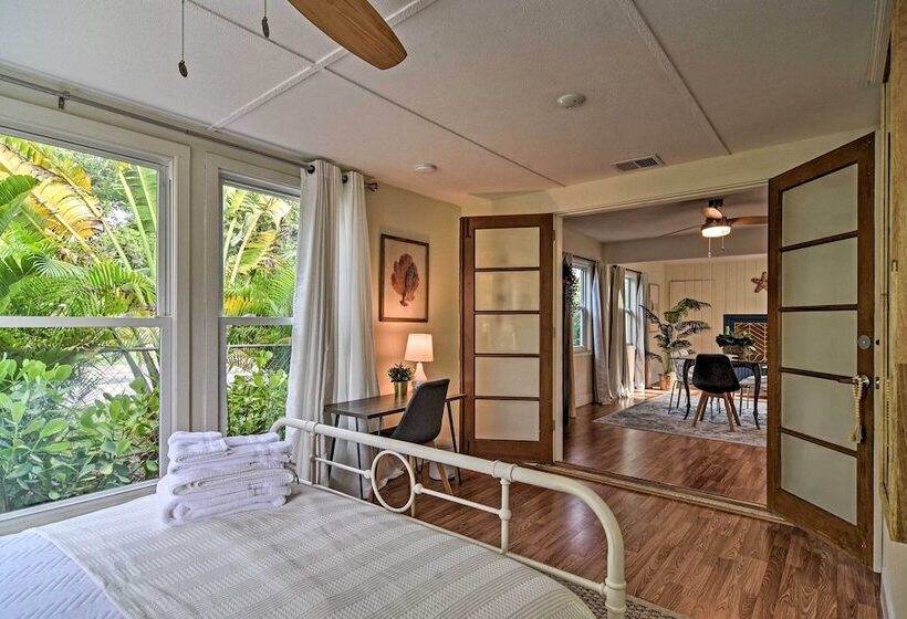 Cozy Jungle Escape < 1 Mi To Gulfport Beach!