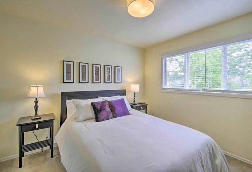 Cozy Tacoma Home: Close To Beaches & Boating!