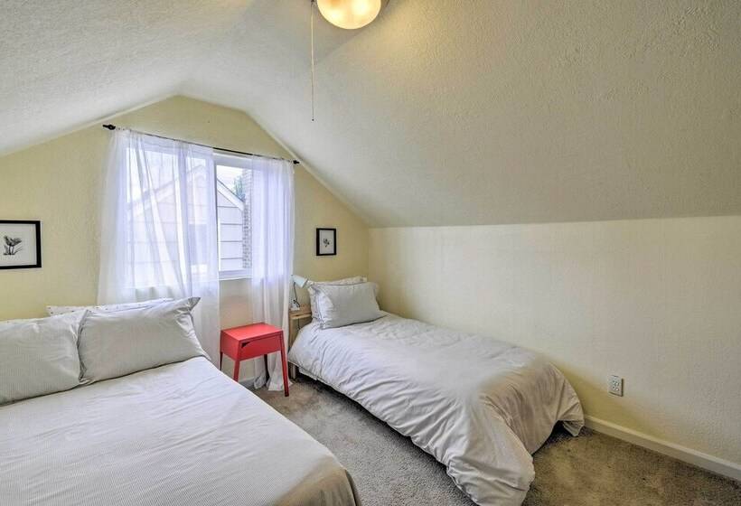 Cozy Tacoma Home: Close To Beaches & Boating!