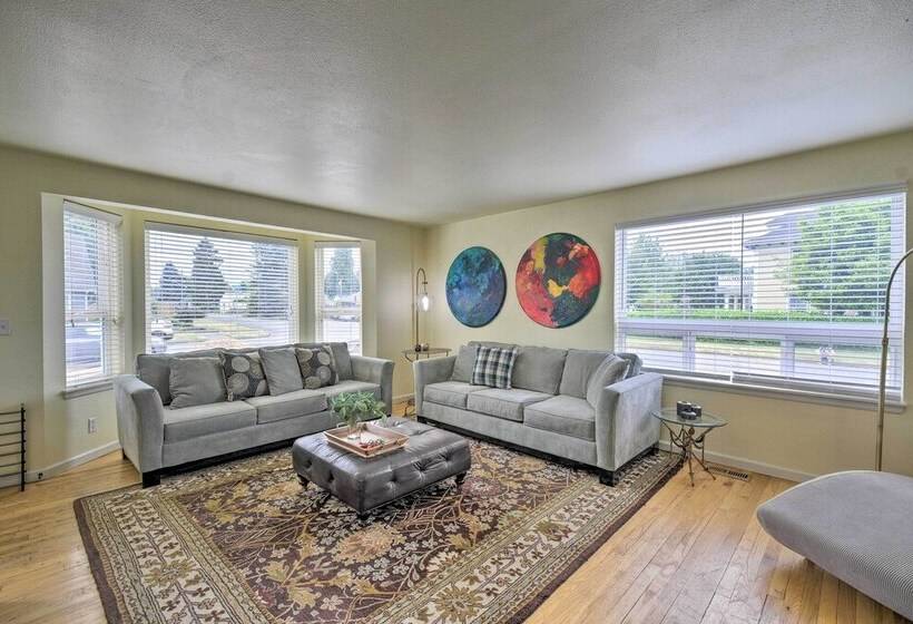 Cozy Tacoma Home: Close To Beaches & Boating!