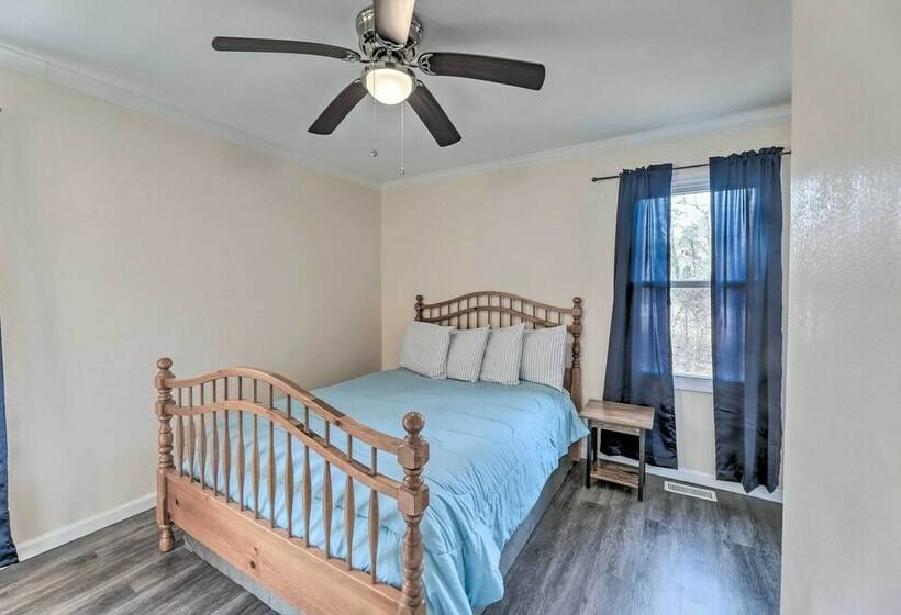 Dog Friendly House W/ Yard: Near Boat Launch!