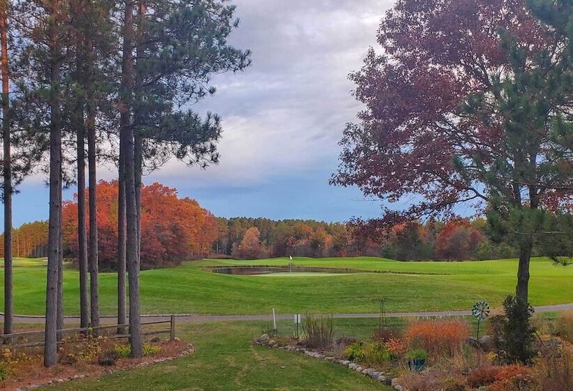 Exceptional Home W/ Deck ~3 Miles To Sand Valley