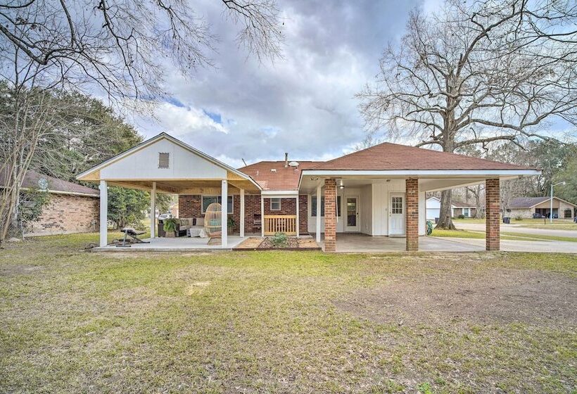 Family Friendly Baton Rouge Abode W/ Patio!