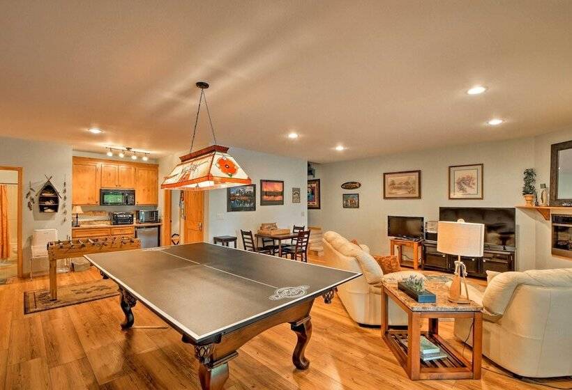 Andrews Cabin W/ Game Room & Covered Porch!