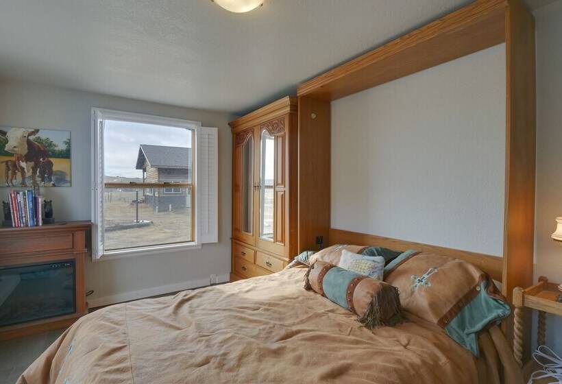 Jefferson Home W/ Mountain Views & Horse Pastures