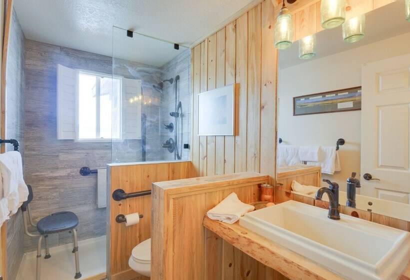 Jefferson Home W/ Mountain Views & Horse Pastures