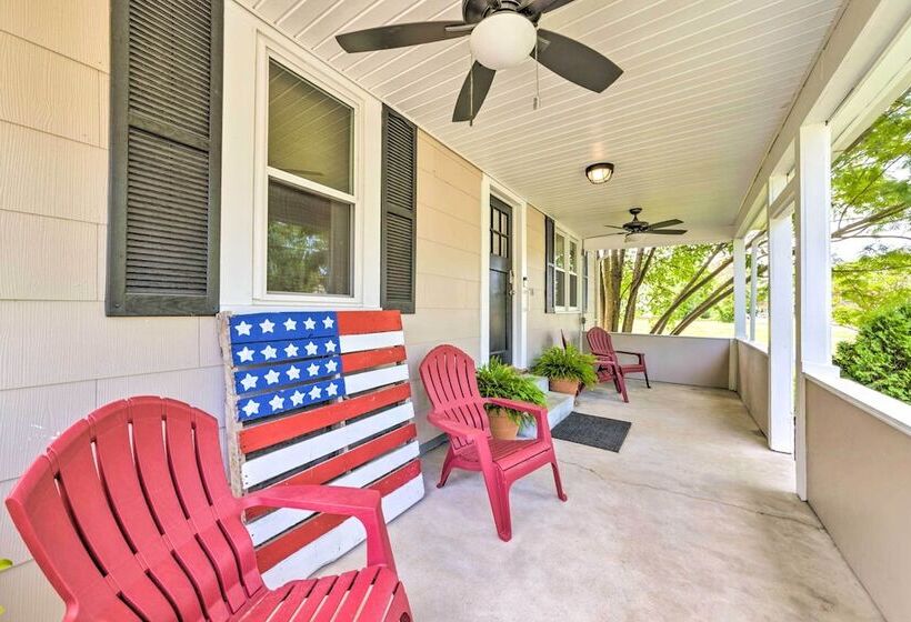 Lucky Dawg  Pet Friendly Abode Near St Louis!