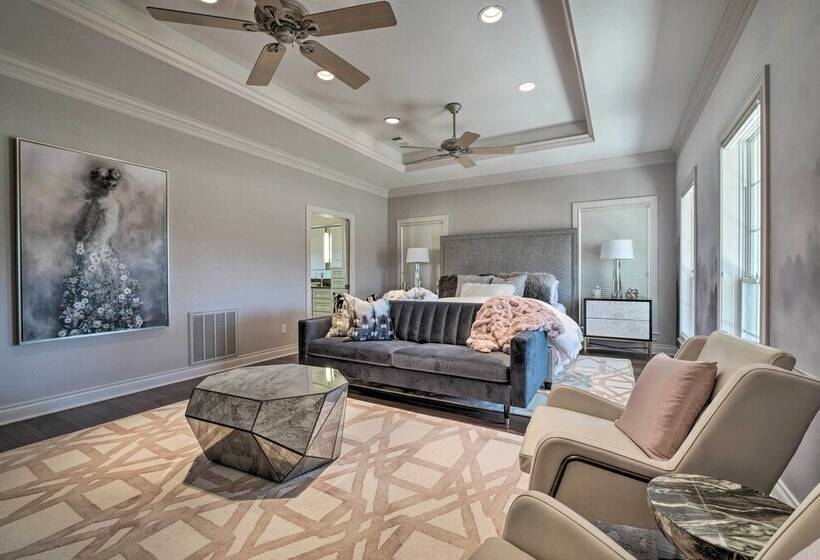 Luxurious Navasota Retreat   14 Mi To A & M!