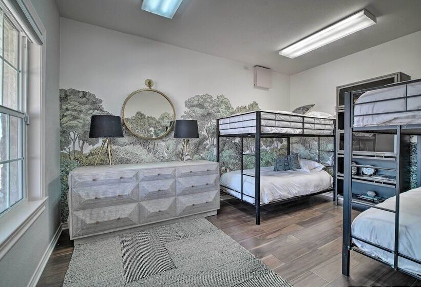 Luxurious Navasota Retreat   14 Mi To A & M!