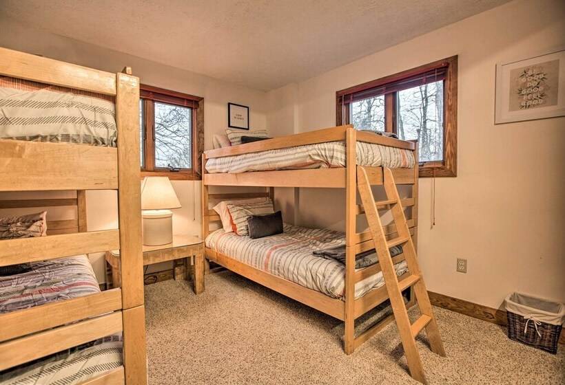 Mountaintop Wintergreen Resort Home W/ Deck, Views