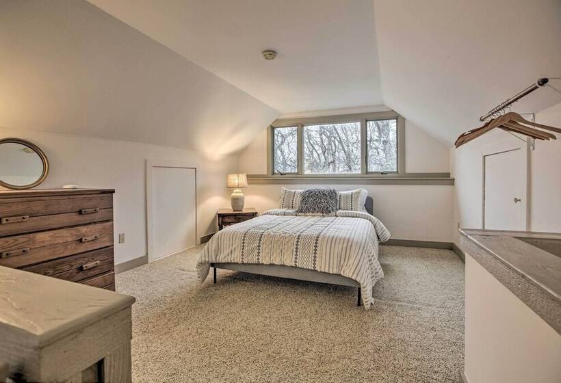 Mountaintop Wintergreen Resort Home W/ Deck, Views