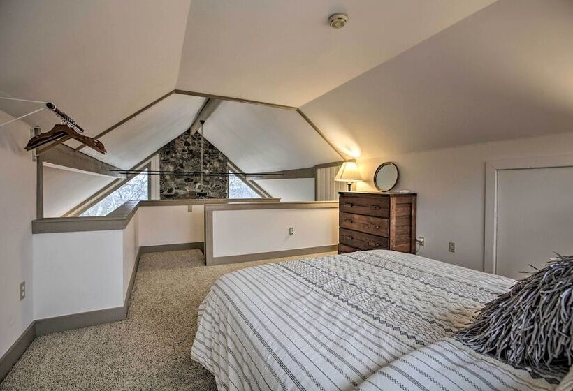 Mountaintop Wintergreen Resort Home W/ Deck, Views