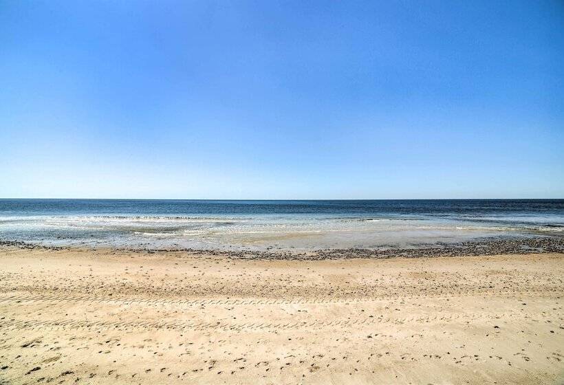 Oak Island Home W/ Fenced Yard, Walk To Long Beach