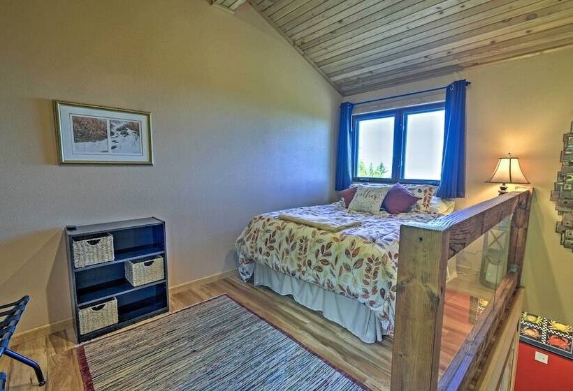 Picturesque Port Angeles Cabin W/ Fire Pit!