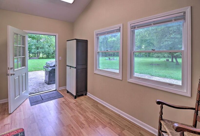 Hendersonville Home W/ Fire Pit: 5 Mi To Downtown!