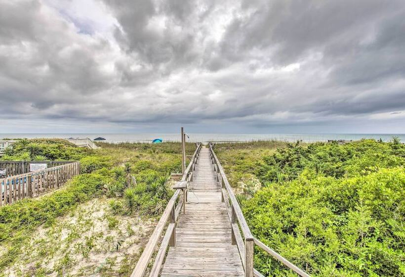 Rustic Beachfront Cottage W/ Deck & Boardwalk