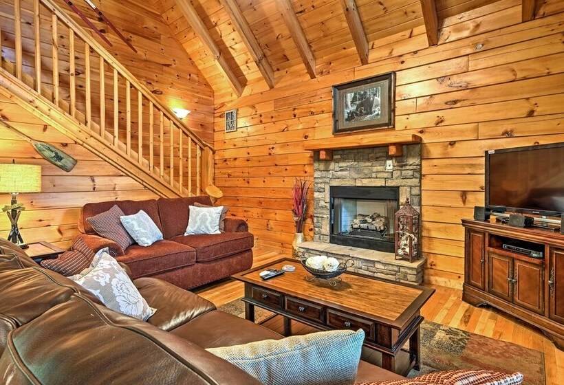 Pigeon Forge Cabin W/ Hot Tub, Grill & Pool Table!