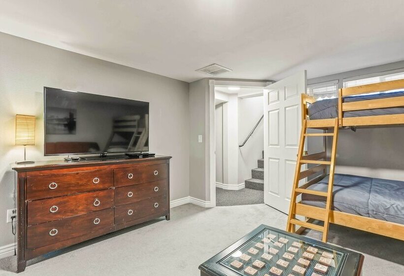Spacious Family Home W/ Garage Game Room & Office!