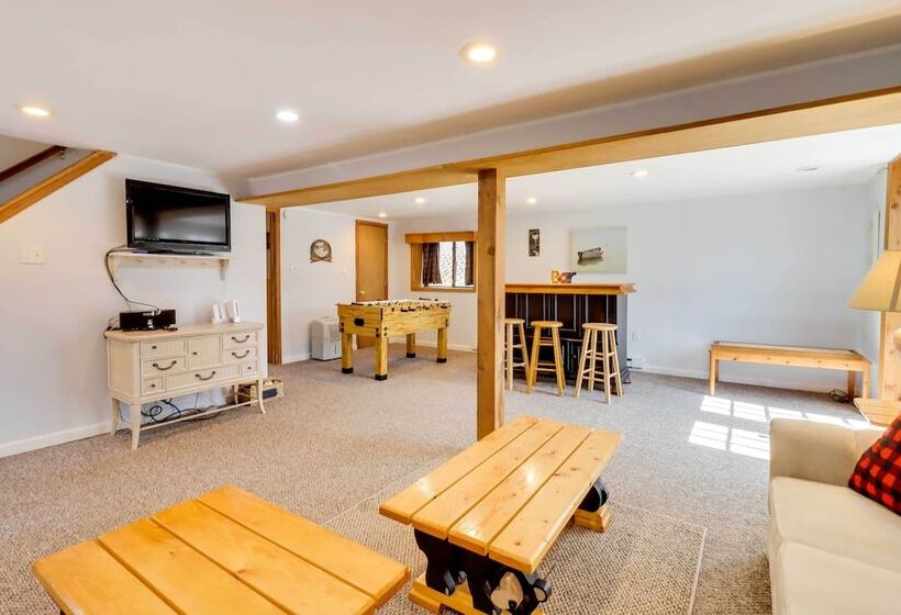 Spacious Pocono Lake House Near Skiing & Swimming!