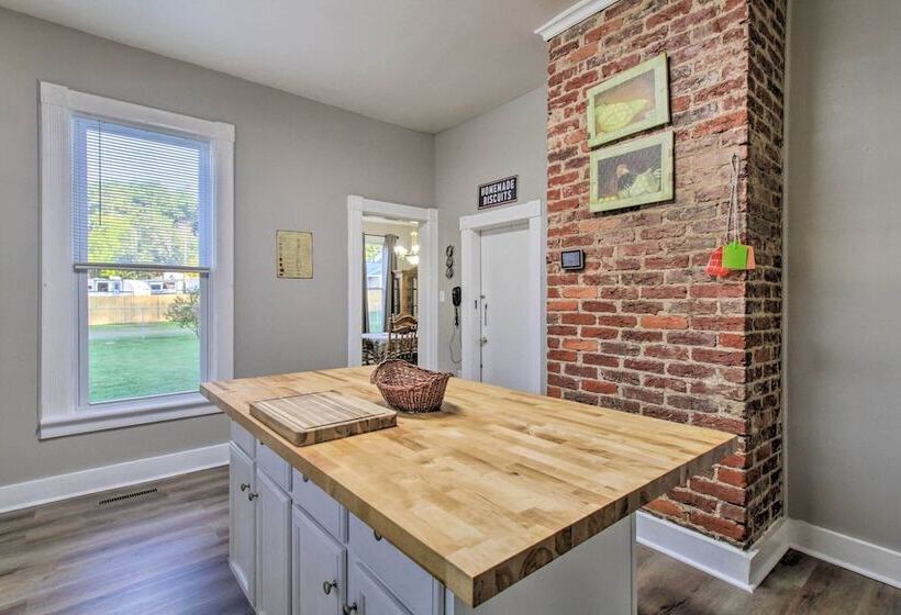 Spacious Virginia Retreat W/ Mountain Views