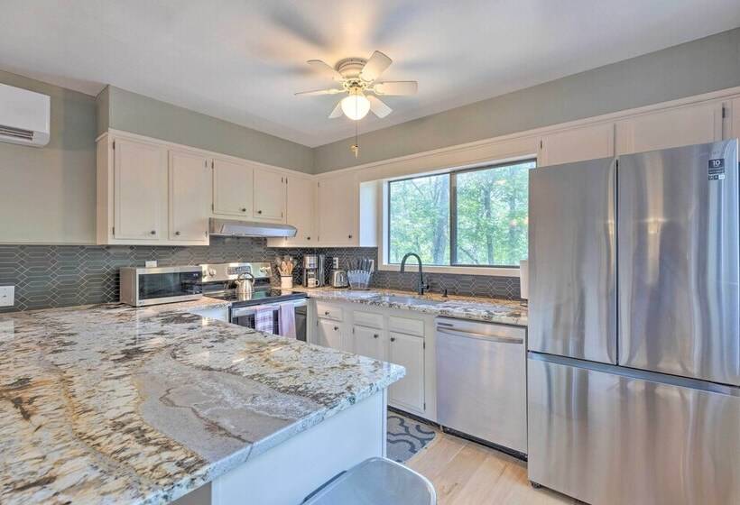 Top Shelf Home W/ Deck: 1 Mi To Ski Slopes!