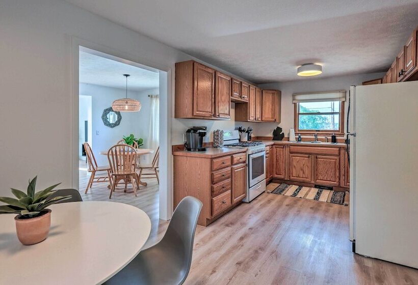 Updated Traverse City Home   Steps To Bay!