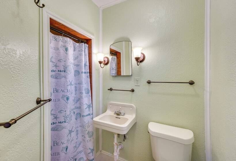 Vintage Corpus Christi Home   2 Blocks From Beach!