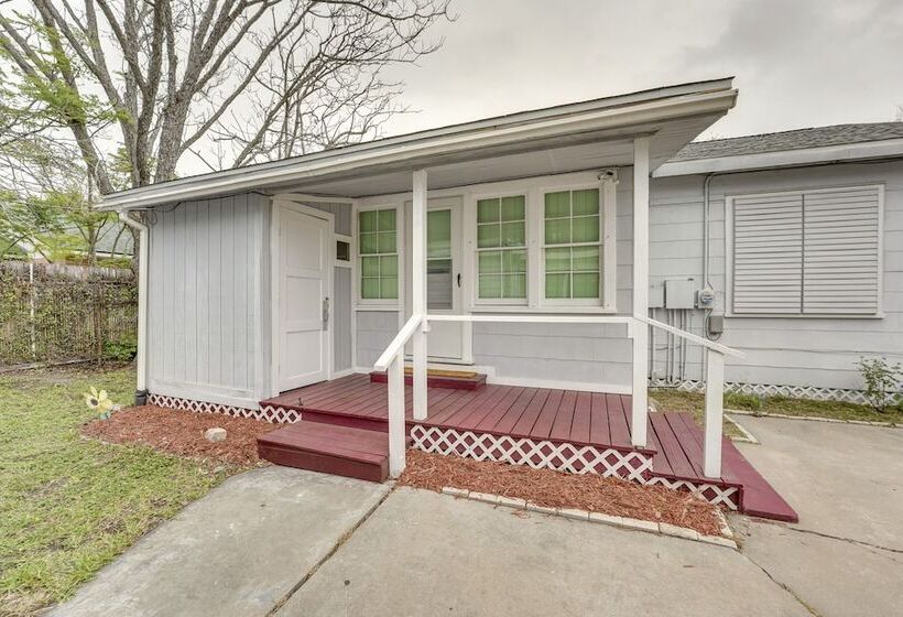 Vintage Corpus Christi Home   2 Blocks From Beach!