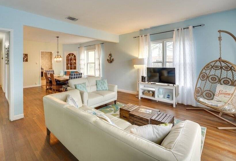 Vintage Corpus Christi Home   2 Blocks From Beach!