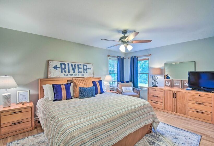 Waterfront Hayesville Home W/ Kayaks & River Views