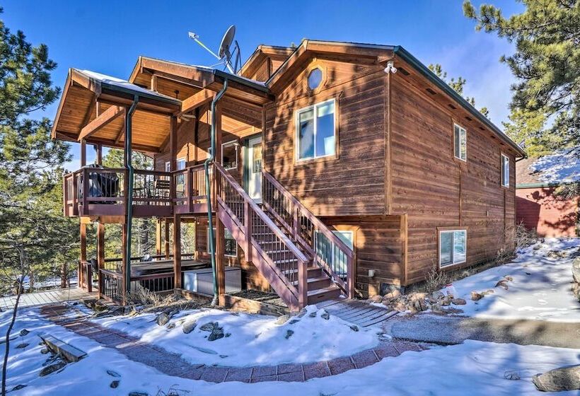 Bailey Getaway W/ Hot Tub & Game Room!