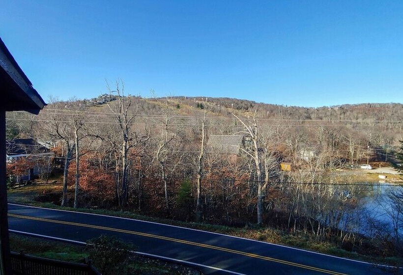 Skiway Chalet  Home W/ Hot Tub In Beech Mountain!