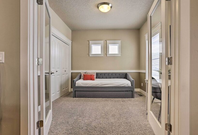 Charming Boise Home ~ 8 Mi To Downtown!