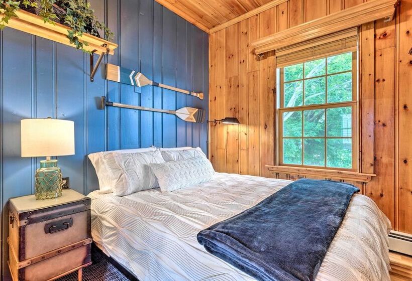 Charming Bristol Cottage W/ Private Beach!
