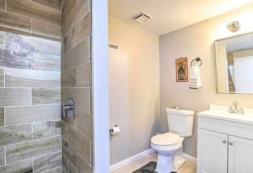 Charming Columbus Home ~ 7 Mi To Ohio State!