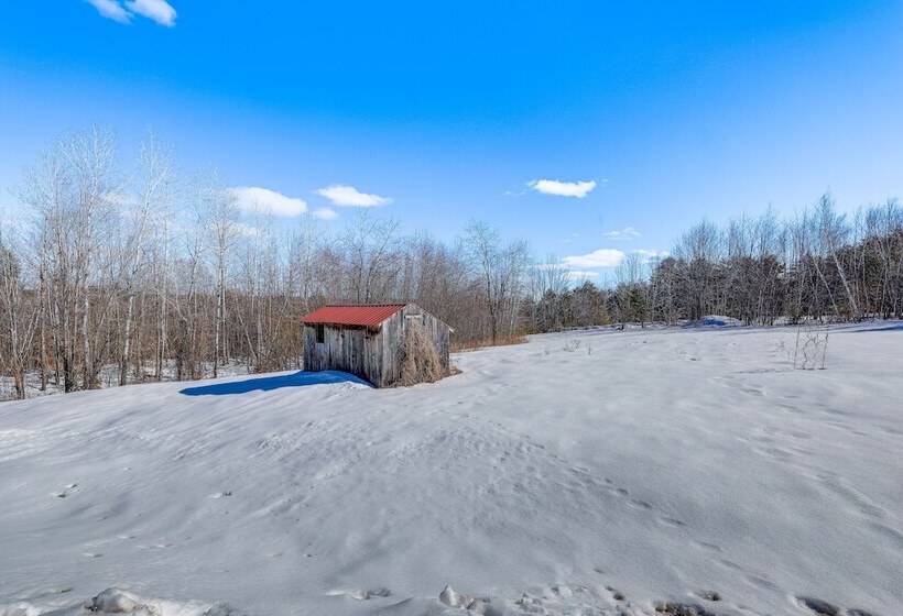 Charming Lovell Farmhouse   17 Acres W/ Mtn Views!