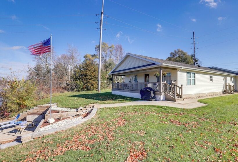 Charming Stanwood Home On Muskegon River!