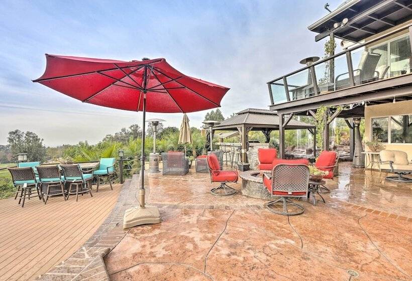Chic Whittier Oasis: Private Pool, Hot Tub & Grill