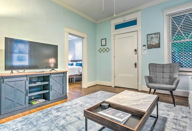 Colorful Cottage W/ Deck ~ 5 Mi To Downtown!