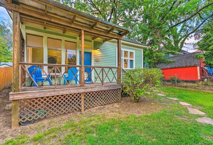 Colorful Cottage W/ Deck ~ 5 Mi To Downtown!